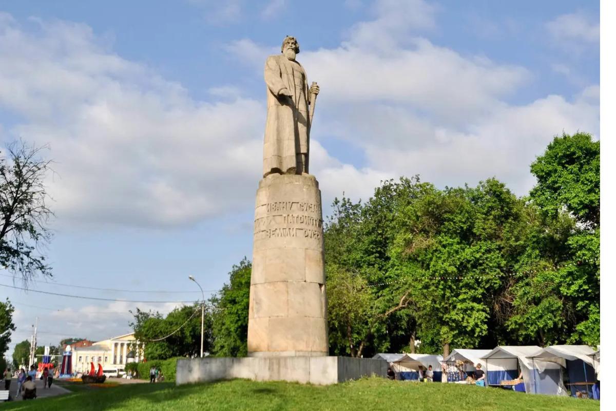 Памятник Ивану Сусанину